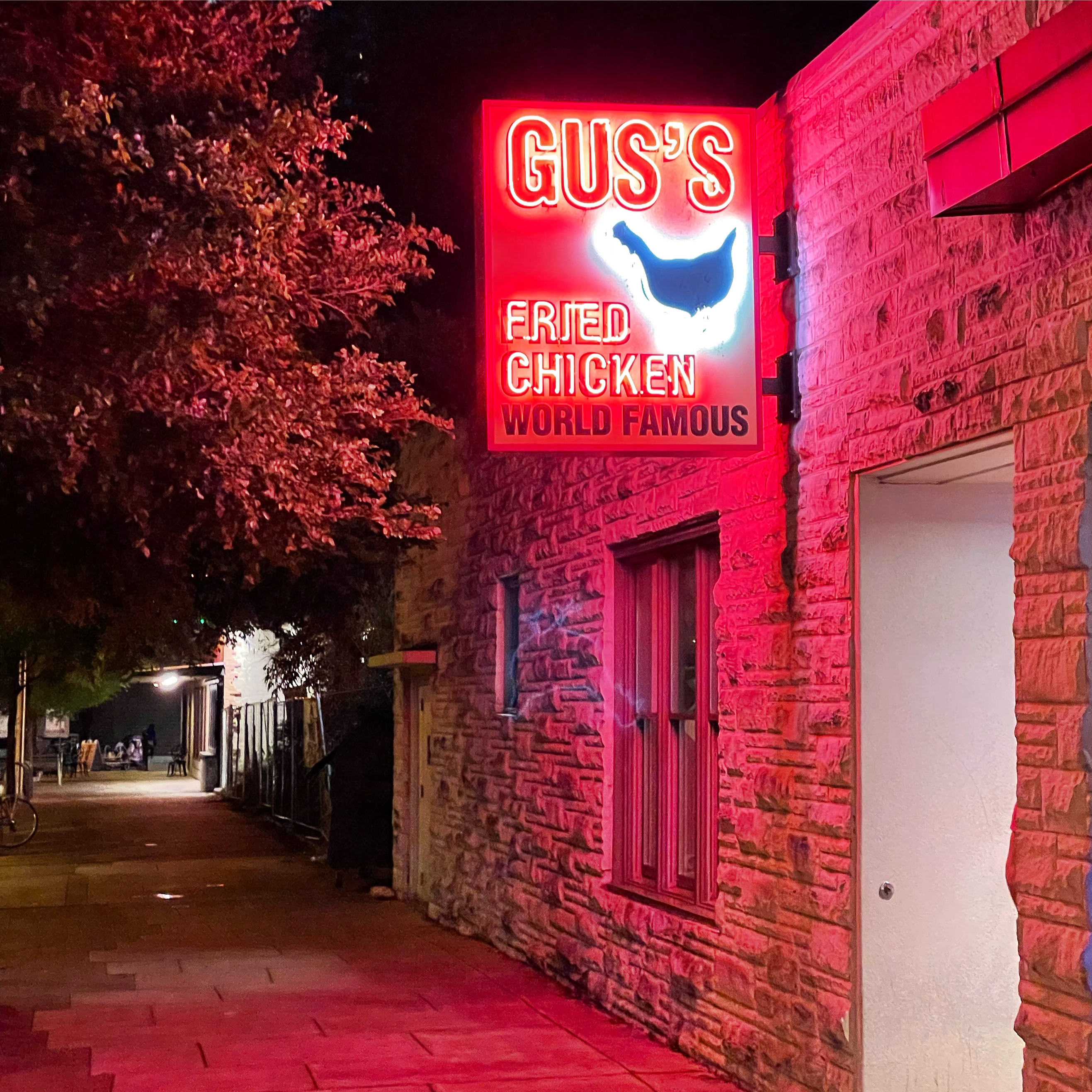 Gus&rsquo;s World Famous Fried Chicken sign