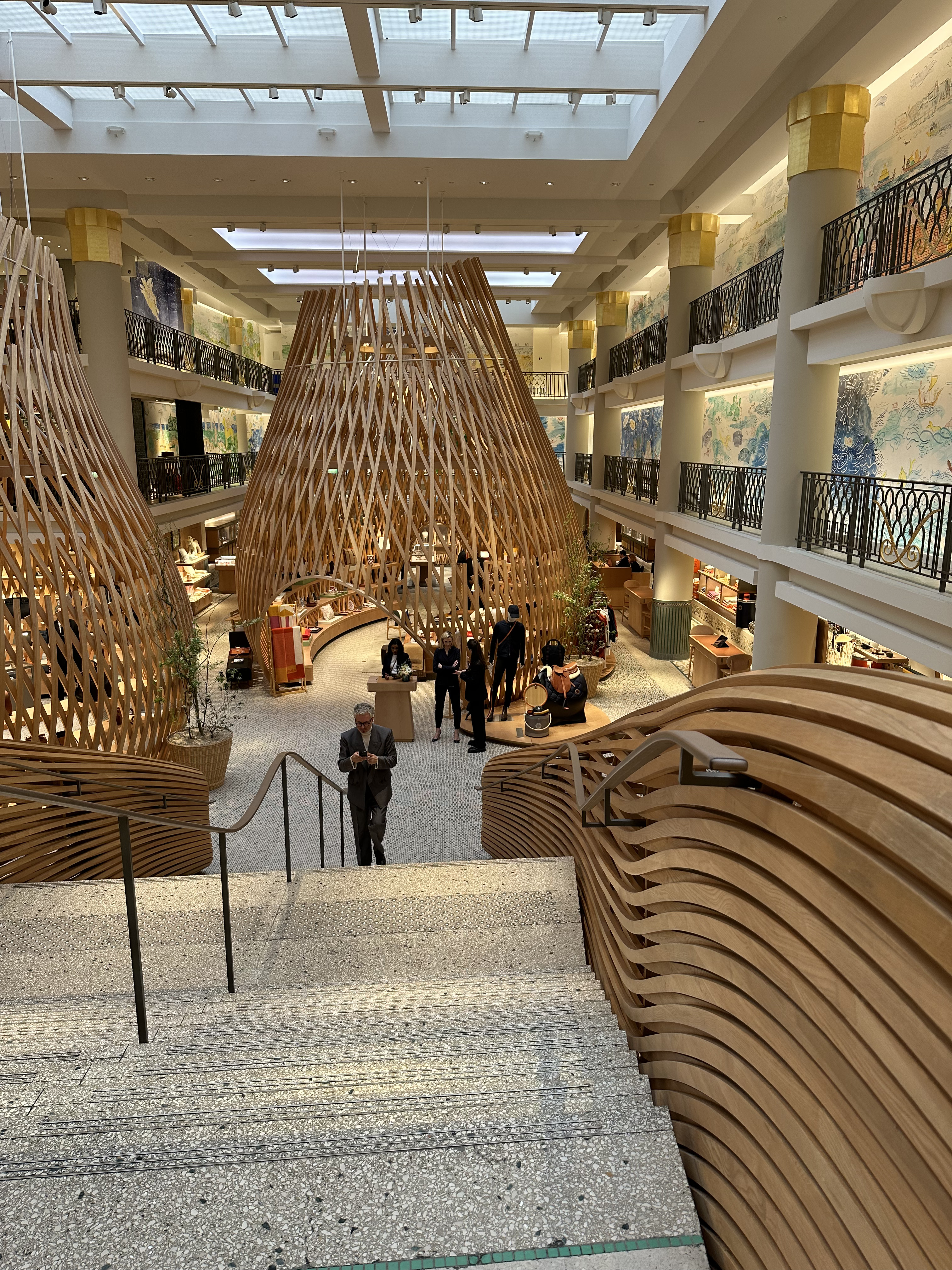 Sèvres–Babylone, Rue de Sèvres