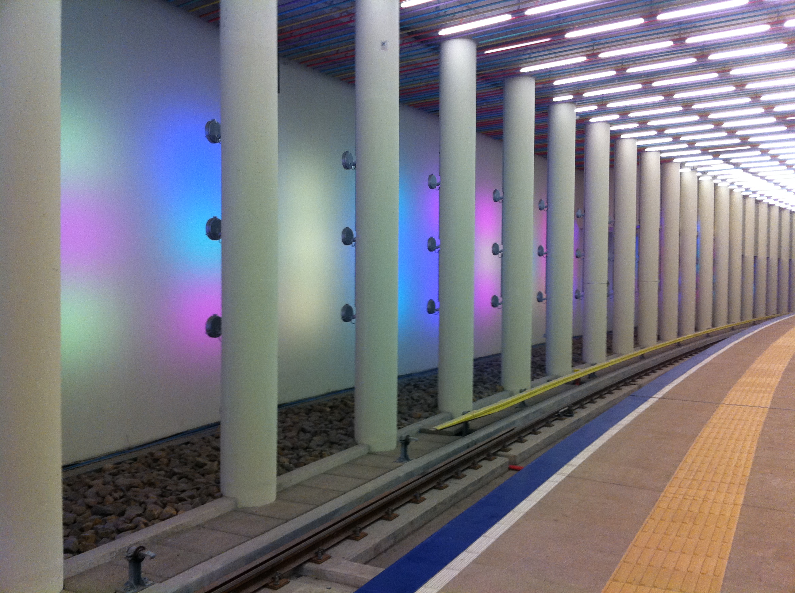 Rotterdam Centraal metro – colored light along tunnel wall